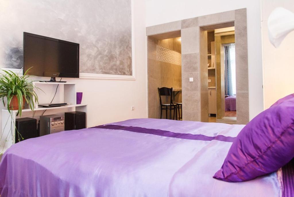 City Center Apartment With Balcony Beograd Bagian luar foto